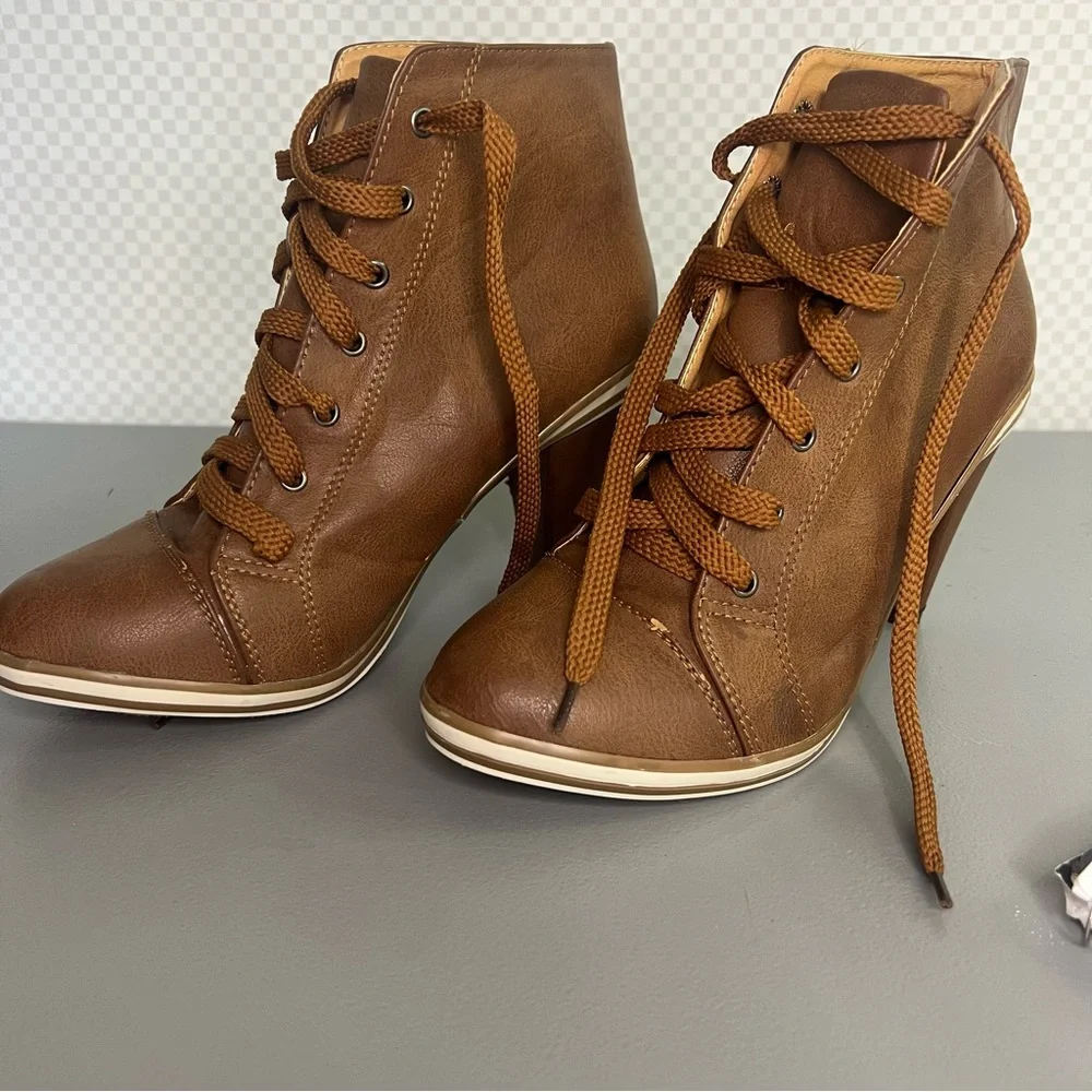 Reneeze Brown Lace Up High Heel Ankle Boots Faux Leather‎ Size  6 - Picture 10 of 11